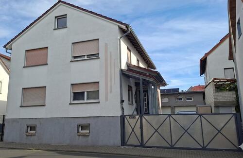 Foto - Geräumiges 8-Zimmer Ein- Zweifamilienhaus Alten-Buseck