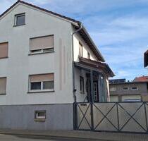 Geräumiges 8-Zimmer Ein- Zweifamilienhaus Alten-Buseck