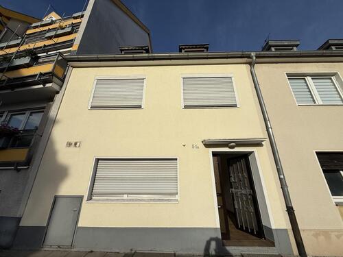 Foto - Haus mit 8 Zimmern in Köln-Niehl und Garten – Ideal für Firmen & Familien