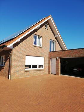 Foto - Schönes Einfamilienhaus mit Garage und Carport und vielen Extras