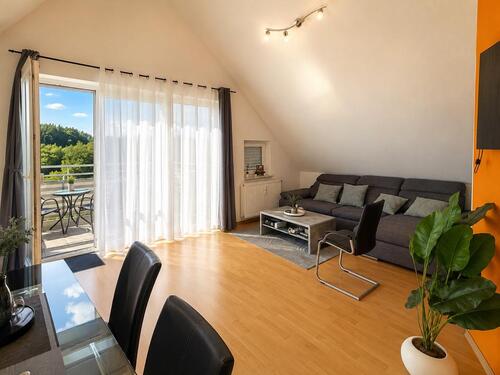Foto - von privat - 2 ZKB DG Wohnung mit Balkon & TG ca. 4,8 % Rendite