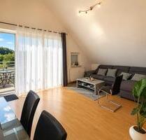 von privat - 2 ZKB DG Wohnung mit Balkon & TG ca. 4,8 % Rendite - Uhingen