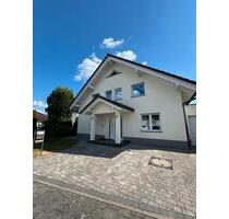 Einfamilienhaus mit großem Garten, Pool, Garage - Limeshain