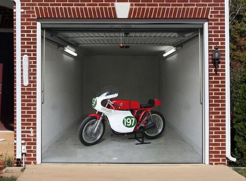 Foto - Stellplatz für ein Motorrad in Garage in Wellingdorf