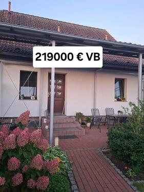 Foto - Haus im Grünen mit massiven Nebengebäude und direkt Land am Haus