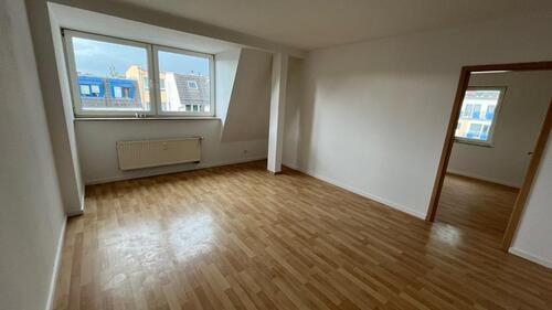 Foto - 2-Zi.-DG-Whg. mit Wanne und sehr hell (Whg. zum Innenhof, deshalb ruhig)