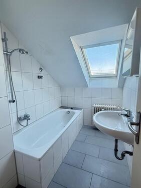 Foto - Helle Wohnung Dachgeschoss 3,5 Zimmer ab sofort zu vermieten