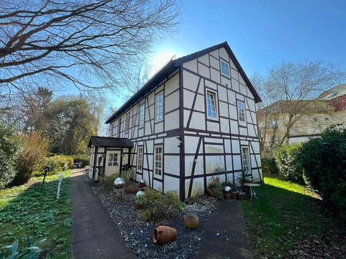 Foto - Großes Fachwerkhaus in ruhiger und zentraler Lage
