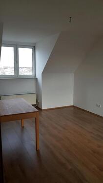 Foto - 2 Zimmer Dachgeschoßwohnung zur Miete in Frankfurt am Main
