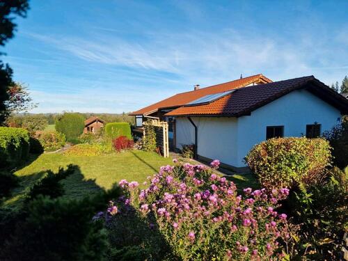 Foto - Einfamilienhaus mit Doppelgarage & Garten - im schönen Lauben