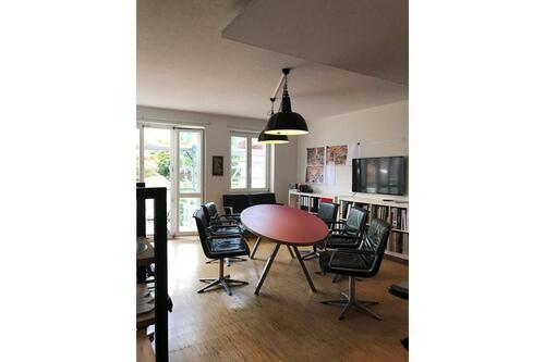 Foto - Moderne Schreibtischplätze im Innenarchitekturbüro – flexibel, möbliert