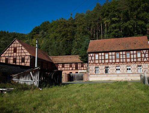 Foto - Rohdiamant - histor. Dreiseithof Bauernhaus Fachwerk Land Wald