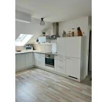 Helle Dachgeschoss-Wohlfühloase mit Loggia & Grünblick - Hiddenhausen