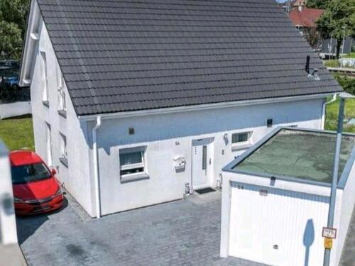 Foto - Haus zu Verkaufen - 690.000,00&nbsp;EUR Kaufpreis, ca.&nbsp; 137,98&nbsp;m&sup2;