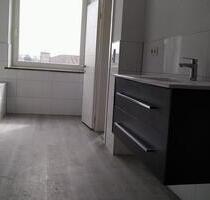 94 qm - 3-Zimmerwohnung mit Tageslichtbad - Solingen