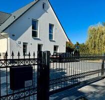 Traumhafte 3,5 Zimmer DG Wohnung, EBK, Garten, Neuwertig, A+ - Falkensee