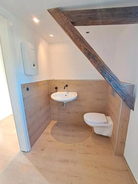 Foto - Helle sanierte 3 Zimmer Dachgeschoss Wohnung in ruhiger Lage