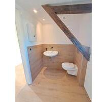 Helle sanierte 3 Zimmer Dachgeschoss Wohnung in ruhiger Lage - Tanna