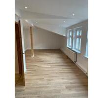 Helle Dachgeschosswohnung mit großem Garten in Hennigsdorf