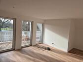 Foto - Helle 2-Zimmer-Wohnung (95qm) mit Loggia in Südlage - kernsaniert