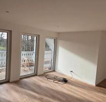 Helle 2-Zimmer-Wohnung (95qm) mit Loggia in Südlage - kernsaniert - Kirchdorf