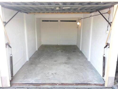 Foto - Garagenstellplatz für Motorrad zu vermieten (oder andere 2 Räder)