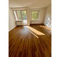 *sanierte 1-Zimmerwohnung mit Balkon und Wannenbad* - Hannover Herrenhausen-Stöcken