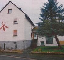 Mehrfamilien-Wohnhaus mit Scheune und Garten in Mücke Groß-Eichen