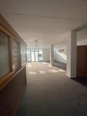 Foto - GewerbeLadenlokal - 650,00&nbsp;EUR Kaltmiete, ca.&nbsp; 104,00&nbsp;m&sup2;