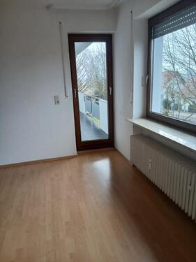 Foto - Biete 3 Zimmer Wohnung 92qm im 1 OG