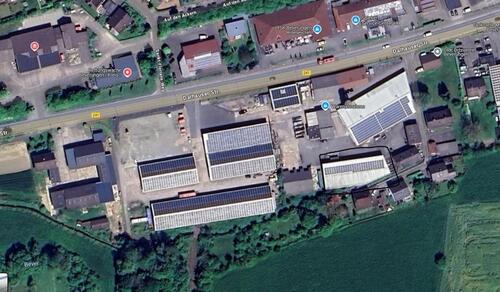 Foto - Stellplatz großräumig und überdacht für WohnmobilWohnwagen