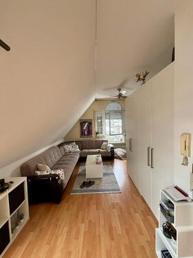 Foto - Von Privat! 1 Zimmer DG-Wohnung mit TG-Stellplatz und EBK