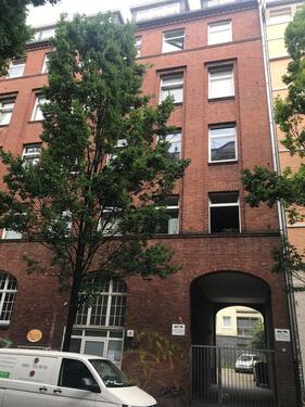 Foto - PKW Außenstellplatz im Hof, St.Pauli, Rendsburger Straße