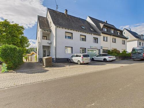 Foto - Wohnung in Emmelshausen zu vermieten. 1OG mit Balkon.