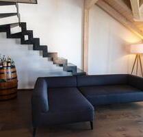 Moderne 5-Zimmer-Maisonette (A+) mit Galerie & Garage in Mehring