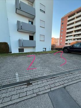 Foto - Parkplatz in der Riegelstraße Nellingen