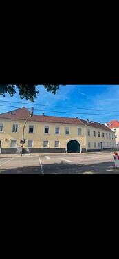 Foto - Sanierbedürftiges Mehrfamilienhaus