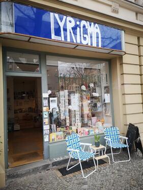 Foto - Schreibtischplatz in schönem Raum zu vergeben