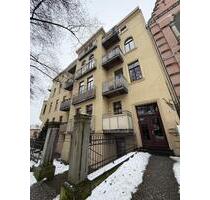 Gründerzeitbau: 3-Zimmer-Wohnung im 1. OG mit Balkon(en) mitten in der Altstadt - Magdeburg