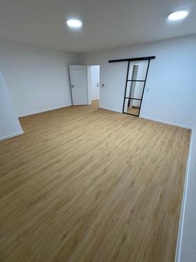 Foto - Kernsanierte 2-Zimmer-Wohnung mit Südbalkon in zentraler Lage