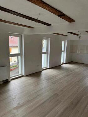 Foto - Wohnung 105 qm zu vermieten - 1.000,00&nbsp;EUR Kaltmiete, ca.&nbsp; 105,00&nbsp;m&sup2;