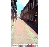 SUPER ZENTRAL MIT EIGENEM INNENHOF: 2-Zimmer-Erdgeschoss-Wohnung, perfekt für Singles - Lüneburg