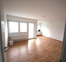 Obrigheim: Schöne Wohnung im 6-Familienhaus mit Balkon