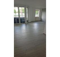 3-Zimmer-Whg. (77 m²) mit Balkon, EBK & Stellplatz in Heide-Ost