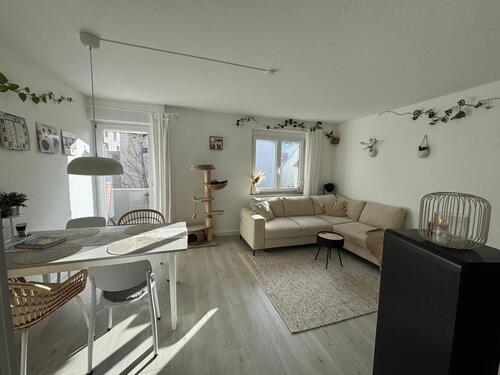 Foto - Sanierte 2-Zimmer-Wohnung mit Home-Office-Nische & Balkon zentral in S-Feuerbach