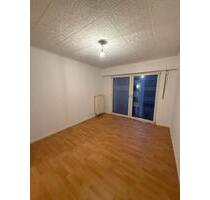 Geräumige 2 Zimmer mit Wohnküche und Balkon - Saarbrücken West