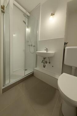 Foto - Frisch renovierte 2-Zimmer-Wohnung mit Balkon ab sofort verfügbar