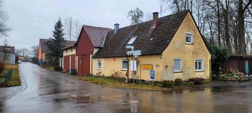 Foto - Kleines Haus mit Stall und Scheune