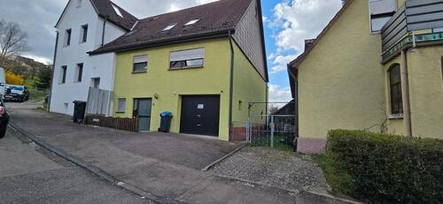 Foto - Haus mir großem Garten und Garage zu vermieten