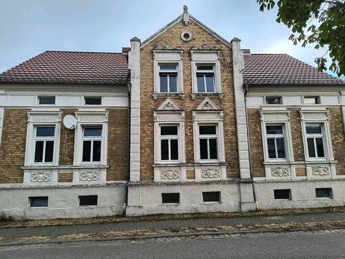 Foto - Haus mit 2 Wohnungen im EG mit zur Zeit 113,31 Qm,39249 Pömmelte.